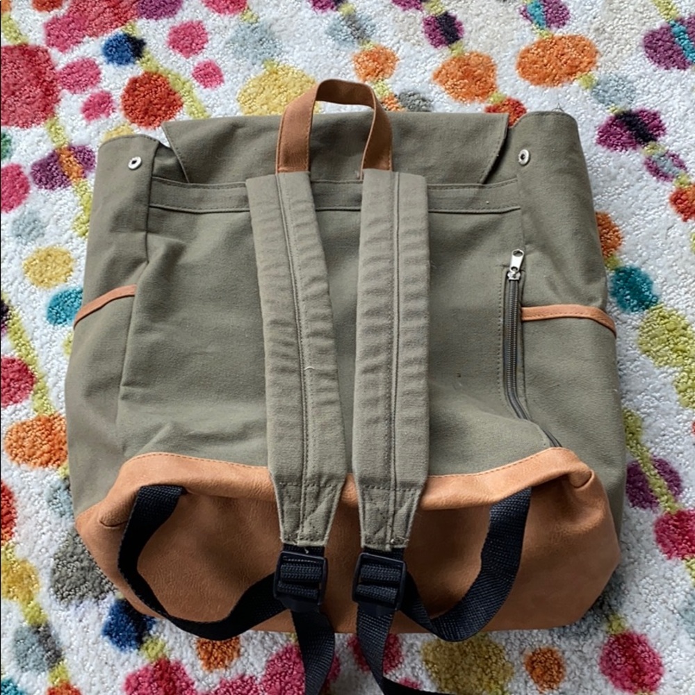 backpack - Picture 2 of 4